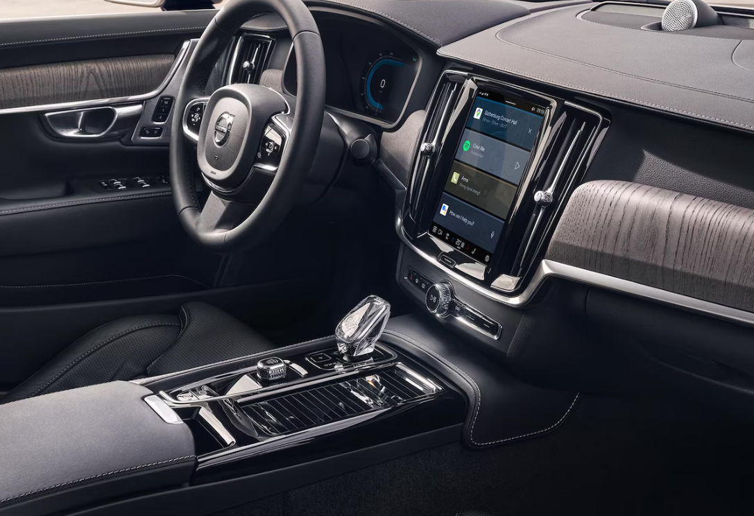 2025 款沃尔沃 S90 上市:2.0T 发动机 + 48 伏轻混系统,售 40.69 万元起
