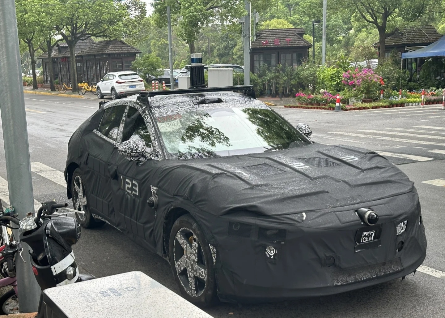 小米新车规划曝光:首款 SUV 明年发布,2026 年推 6 座增程 SUV